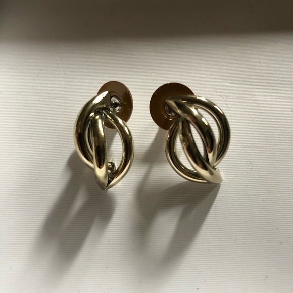 Curvy studs - Picture 1 of 1